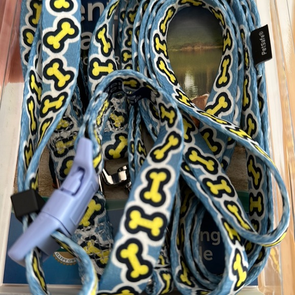 Gentle Leader Chic, BONES design head collar and leash Large. BRAND NEW. - Picture 4 of 8